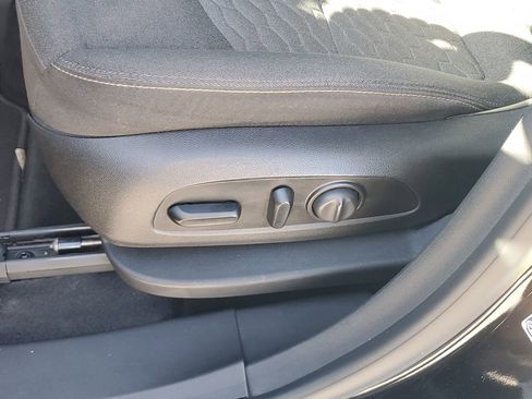 Used 2020 Chevrolet Equinox LT FWD image 27