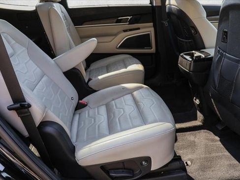 Used 2022 Kia Telluride SX w/ SX Prestige Package image 30