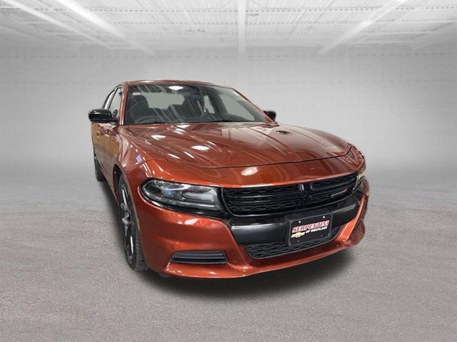 Used 2020 Dodge Charger SXT w/ Blacktop Package RWD image 3