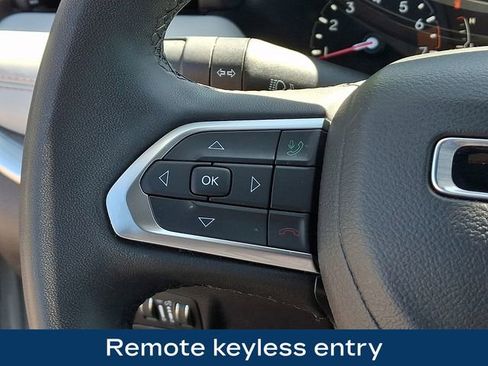 Used 2025 Jeep Compass Limited AWD/4WD image 7