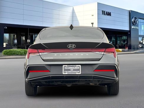 Used 2024 Hyundai Elantra SE image 5