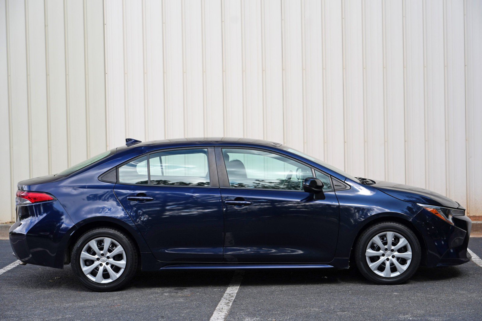Used 2021 Toyota Corolla LE FWD image 45