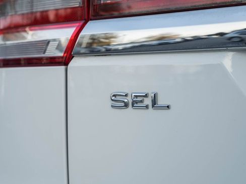 Used 2018 Volkswagen Atlas SEL Premium image 9