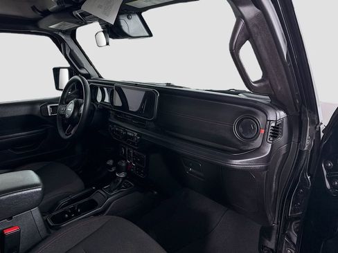 Used 2025 Jeep Wrangler Unlimited Rubicon image 19