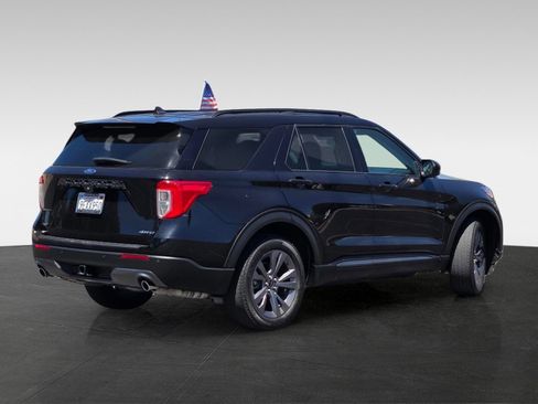 Used 2023 Ford Explorer XLT w/ Equipment Group 202A AWD/4WD image 5