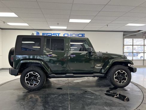 Used 2010 Jeep Wrangler Unlimited Sahara w/ Trailer Tow Group AWD/4WD image 9