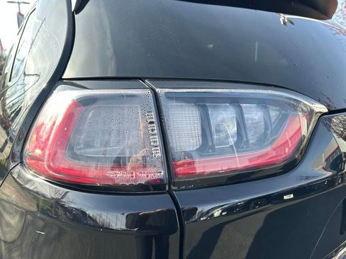 Used 2019 Jeep Cherokee Latitude w/ Popular Appearance Group FWD image 10