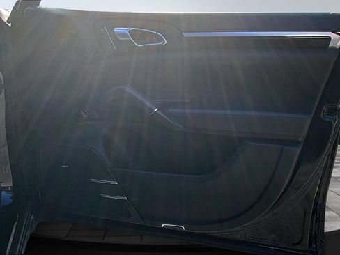 Used 2017 Porsche Cayenne Platinum Edition image 27