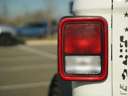 Used 2020 Jeep Gladiator Sport w/ Quick Order Package 24S image 39