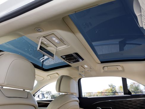 Used 2020 Bentley Flying Spur W12 image 17