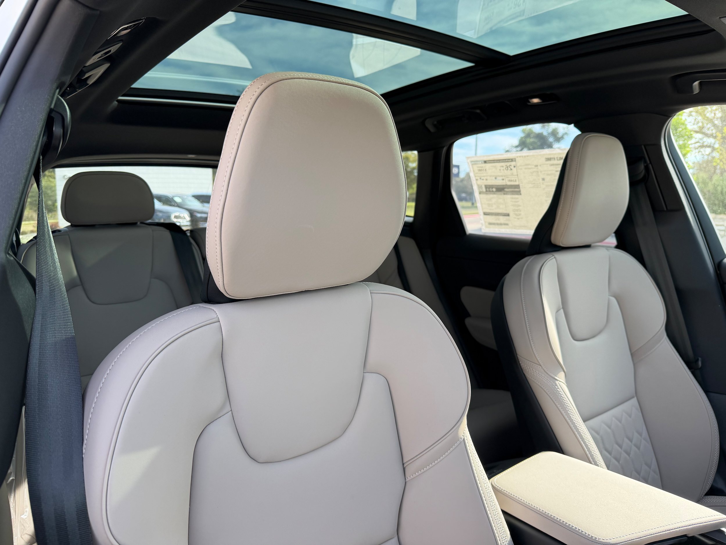 New 2026 Volvo XC60 B5 Plus w/ Protection Package Premier AWD/4WD image 9
