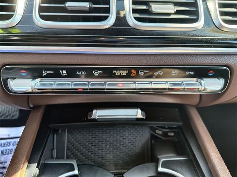 Used 2024 Mercedes-Benz GLS 450 4MATIC image 17