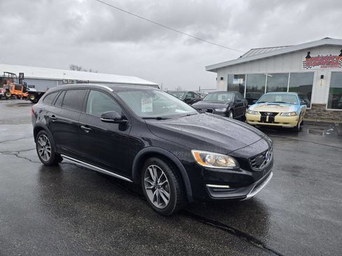 Used 2016 Volvo V60 T5 Cross Country image 6