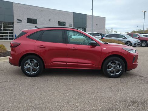Used 2024 Ford Escape ST-Line w/ Tech Pack #1 AWD/4WD image 9