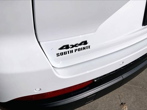 New 2025 Jeep Grand Cherokee Altitude image 15