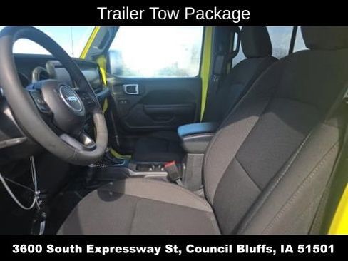 Used 2023 Jeep Gladiator Sport AWD/4WD image 9
