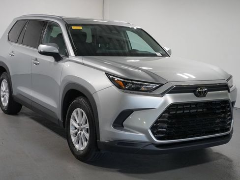 Certified 2026 Toyota Grand Highlander FWD image 3