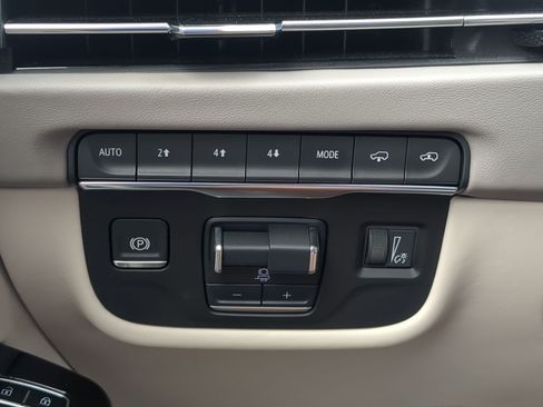 Certified 2025 Cadillac Escalade Sport Platinum AWD/4WD image 18
