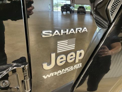 Used 2018 Jeep Wrangler Unlimited Sahara AWD/4WD image 30