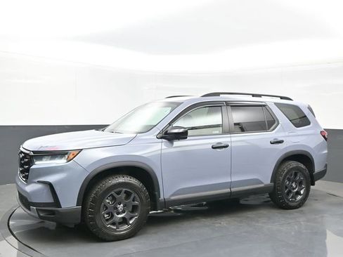Certified 2025 Honda Pilot TrailSport image 2