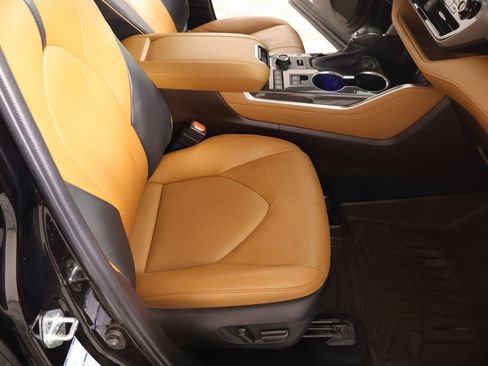 Used 2022 Toyota Highlander Platinum image 14