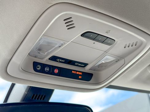 Used 2019 Chevrolet Traverse LT image 34