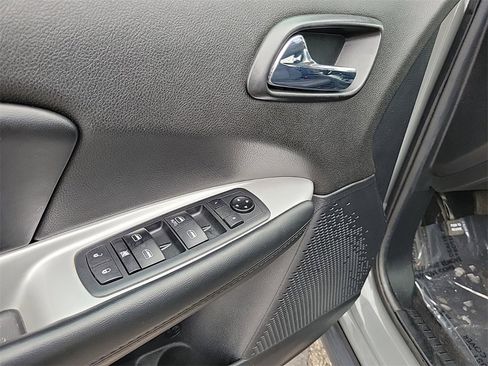 Used 2020 Dodge Journey SE w/ SE Popular Equipment Group image 20