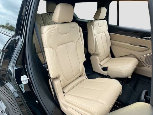 New 2026 Jeep Grand Cherokee L Limited w/ Luxury Tech Group II AWD/4WD image 25