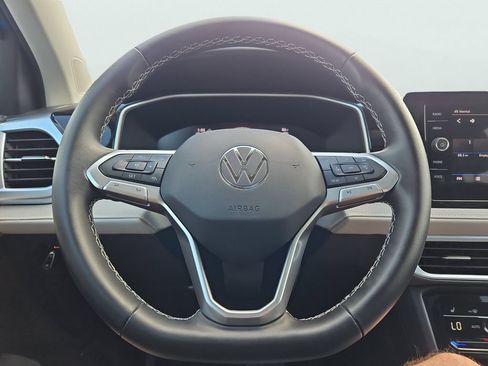 Used 2025 Volkswagen Taos SE AWD/4WD image 30