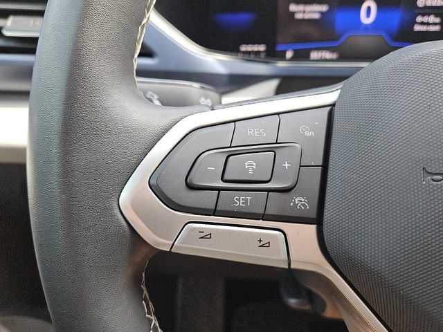 Used 2023 Volkswagen Taos SE w/ Panoramic Sunroof Package FWD image 12