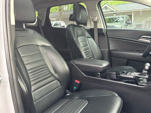 Used 2025 Kia Sportage SX image 16
