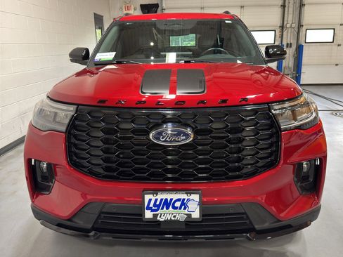 Used 2025 Ford Explorer ST-Line w/ ST-Line Street Pack AWD/4WD image 8