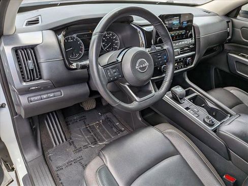 Used 2023 Nissan Pathfinder SL image 10