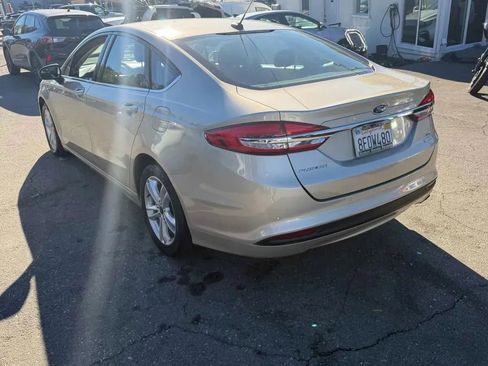 Used 2018 Ford Fusion SE FWD image 6