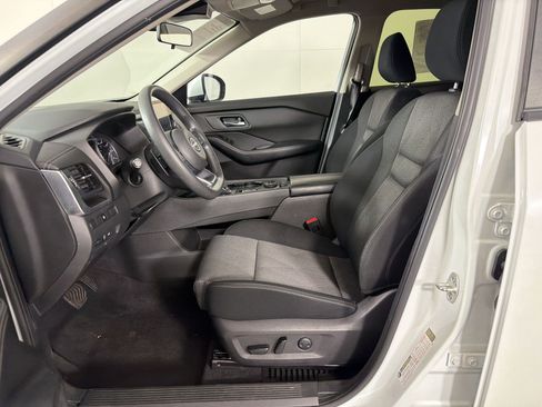 Used 2024 Nissan Rogue SV AWD/4WD image 5