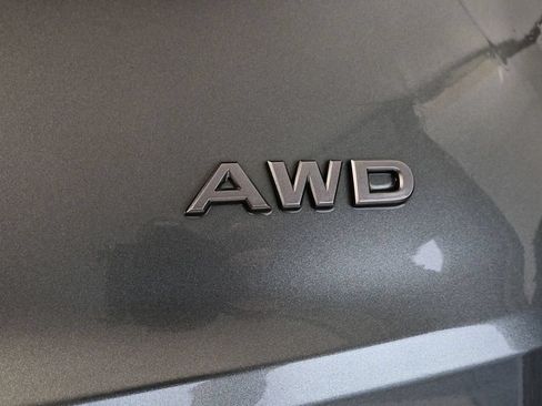 Used 2024 Nissan Rogue S AWD/4WD image 19