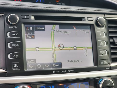 Used 2018 Toyota Highlander Limited Platinum image 23