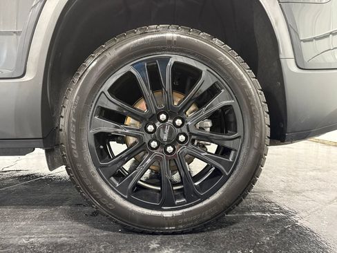 Used 2023 GMC Acadia SLT w/ Elevation Edition FWD image 7