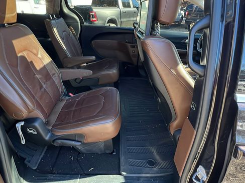 Used 2017 Chrysler Pacifica Limited w/ UConnect Theater Package image 22