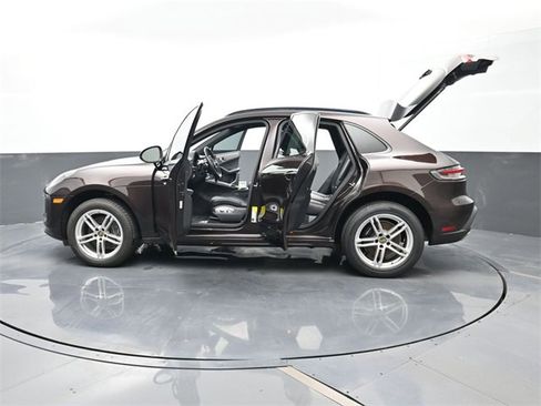 Used 2022 Porsche Macan image 29