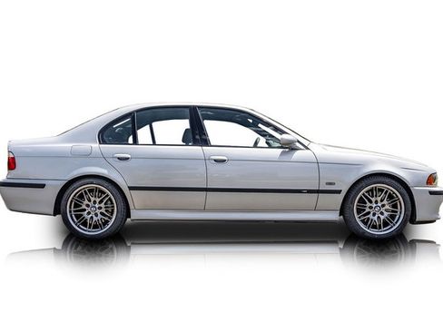 Used 2002 BMW M5 RWD image 2