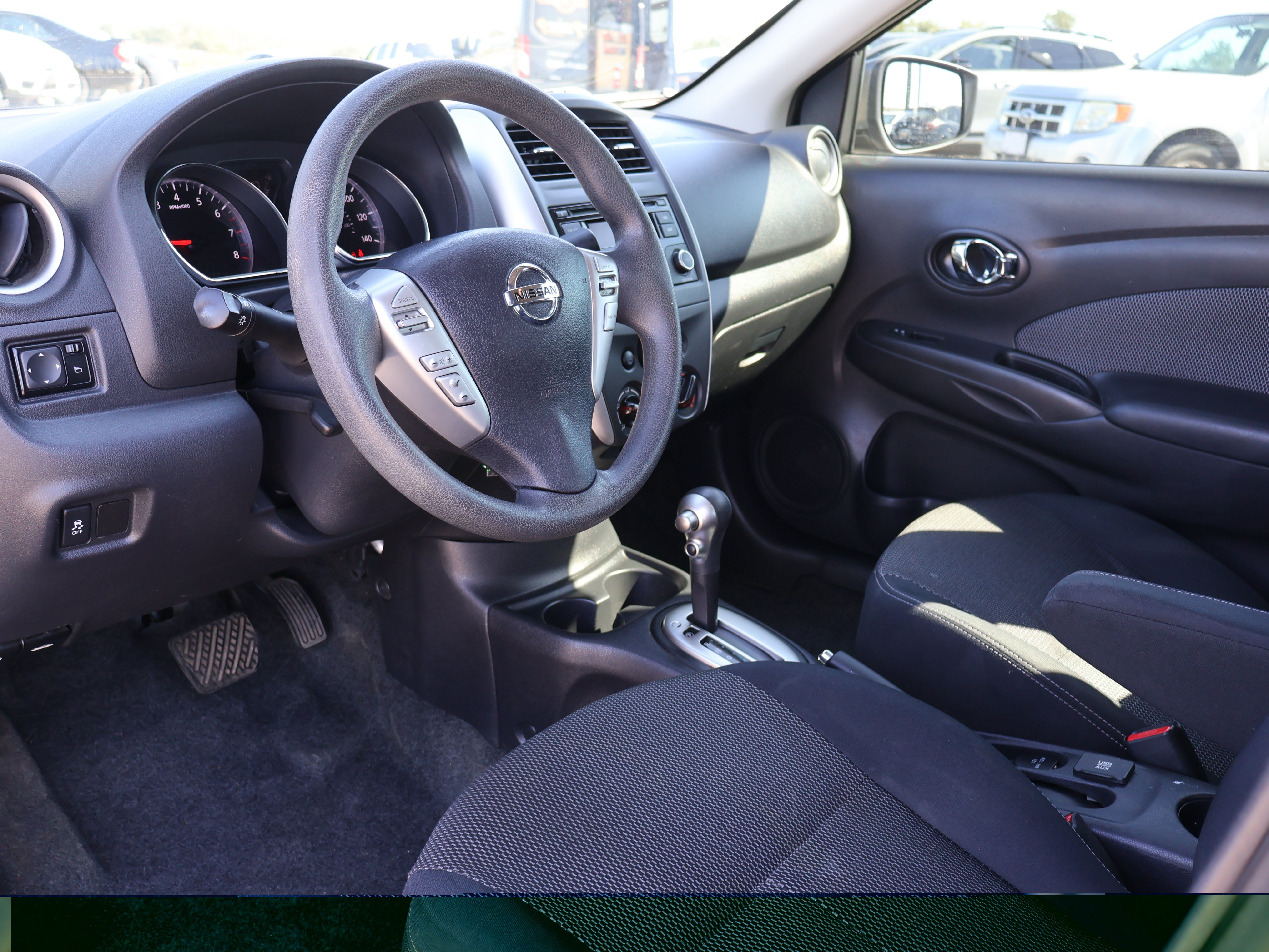 Used 2015 Nissan Versa SV FWD image 20