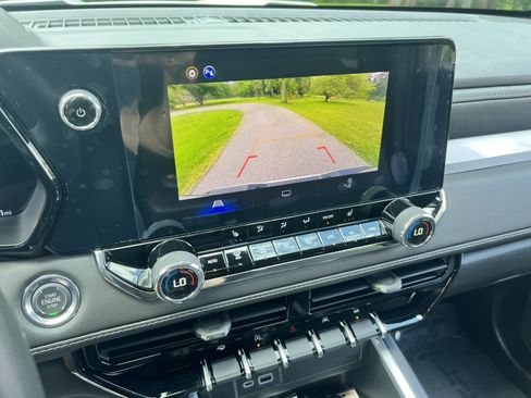 Used 2025 Chevrolet Colorado LT w/ Advanced Trailering Package RWD image 22