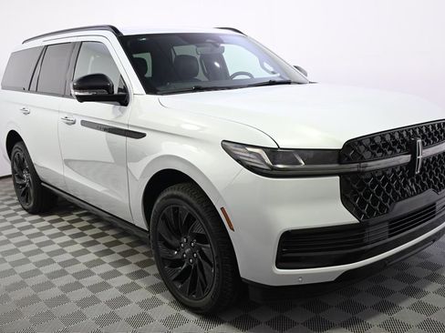 New 2025 Lincoln Navigator Reserve w/ Jet Appearance Package image 8