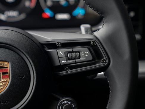 Used 2025 Porsche Cayenne Coupe image 8