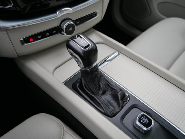 Used 2018 Volvo XC60 T6 Momentum AWD/4WD image 24