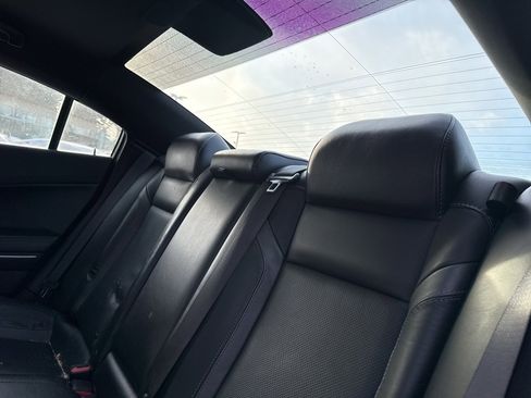 Used 2019 Dodge Charger SXT w/ Leather Interior Group image 10