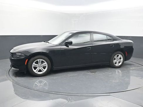 Used 2022 Dodge Charger SXT RWD image 2