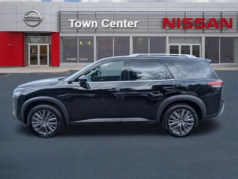 Certified 2025 Nissan Pathfinder SL w/ SL Premium Package FWD image 4