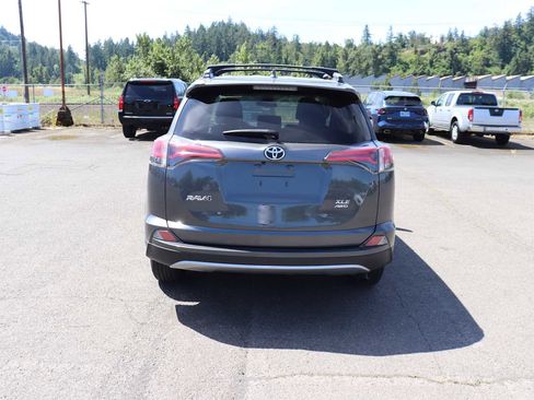 Used 2018 Toyota RAV4 XLE AWD/4WD image 6